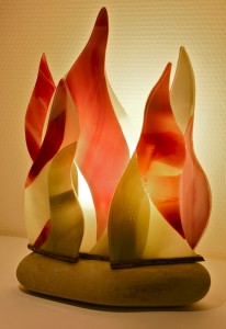 Lampe "flammes" - 20cmx26cm- socle galet plat